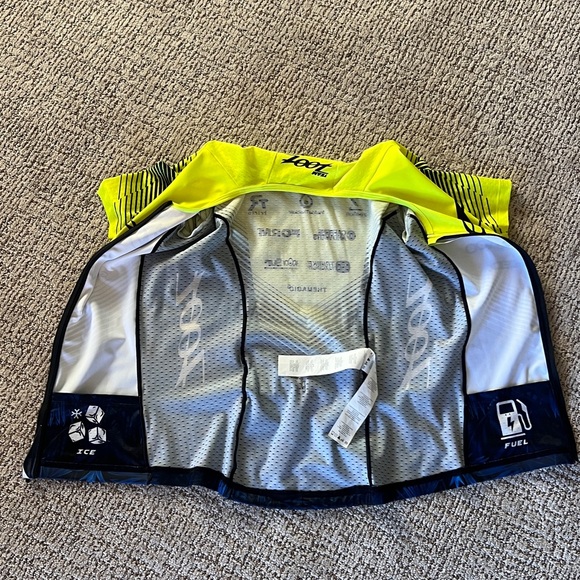 Zoot Aero Tri Top, Tri Shorts and Vest - Picture 5 of 12